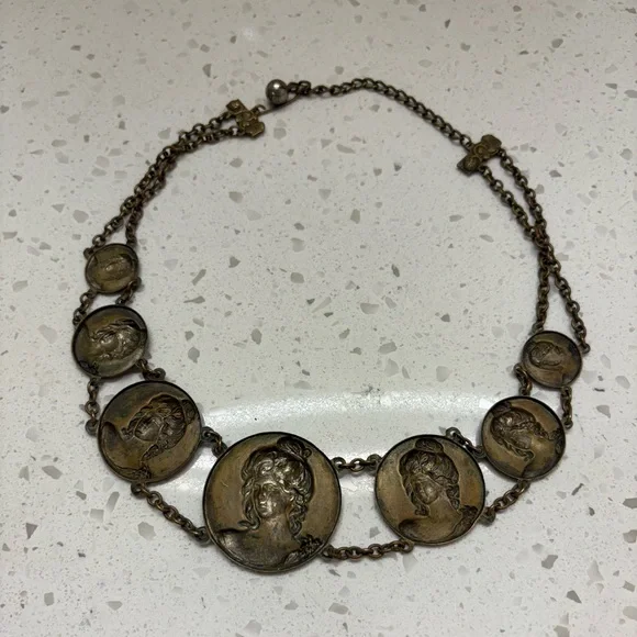 Gorgeous Vintage Brass Medallion Necklace - Picture 7 of 8
